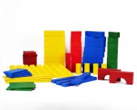 Конструктор деревянный с большими неокрашенными и цветными элементами СТРОИТЕЛЬ 78 элементов, стол-пол