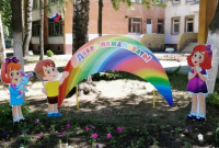 Композиция уличных фигур "Дети и радуга"