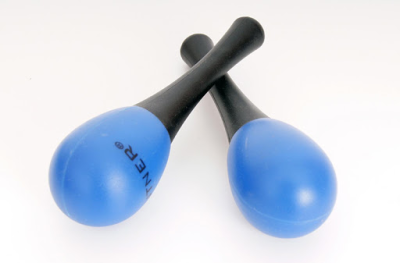 Пластиковые маракасы на ручке, диаметр 3,9cм, длина 13см. Fleet M22