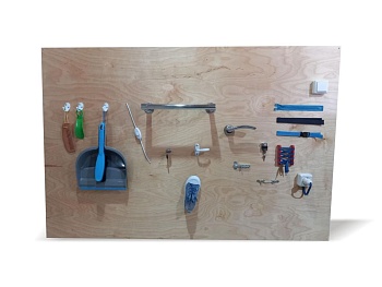 Стенд для развития бытовых навыков «Дома»