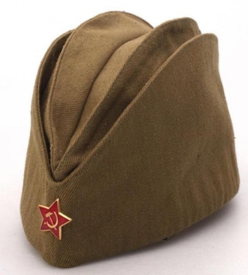 Пилотка с красной звездочкой